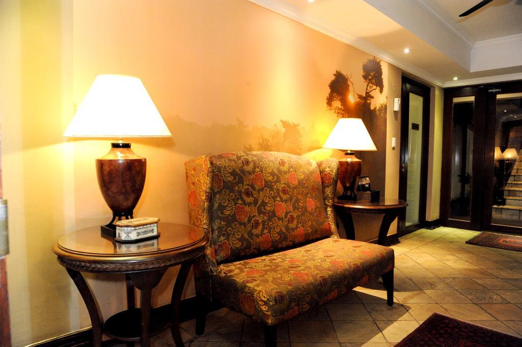 Anta Boga Hotel Блумфонтейн Экстерьер фото