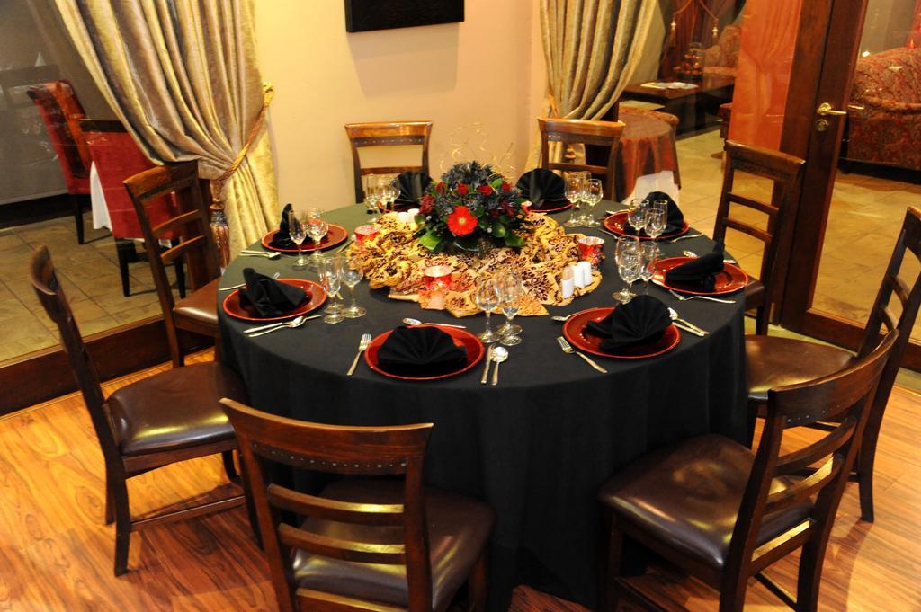 Anta Boga Hotel Блумфонтейн Экстерьер фото